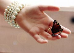 ��ͼƬ��Ů��˵˵���ٶ����ֵ�Ů���ӣ��ĸ���ǰ���������ɲ�